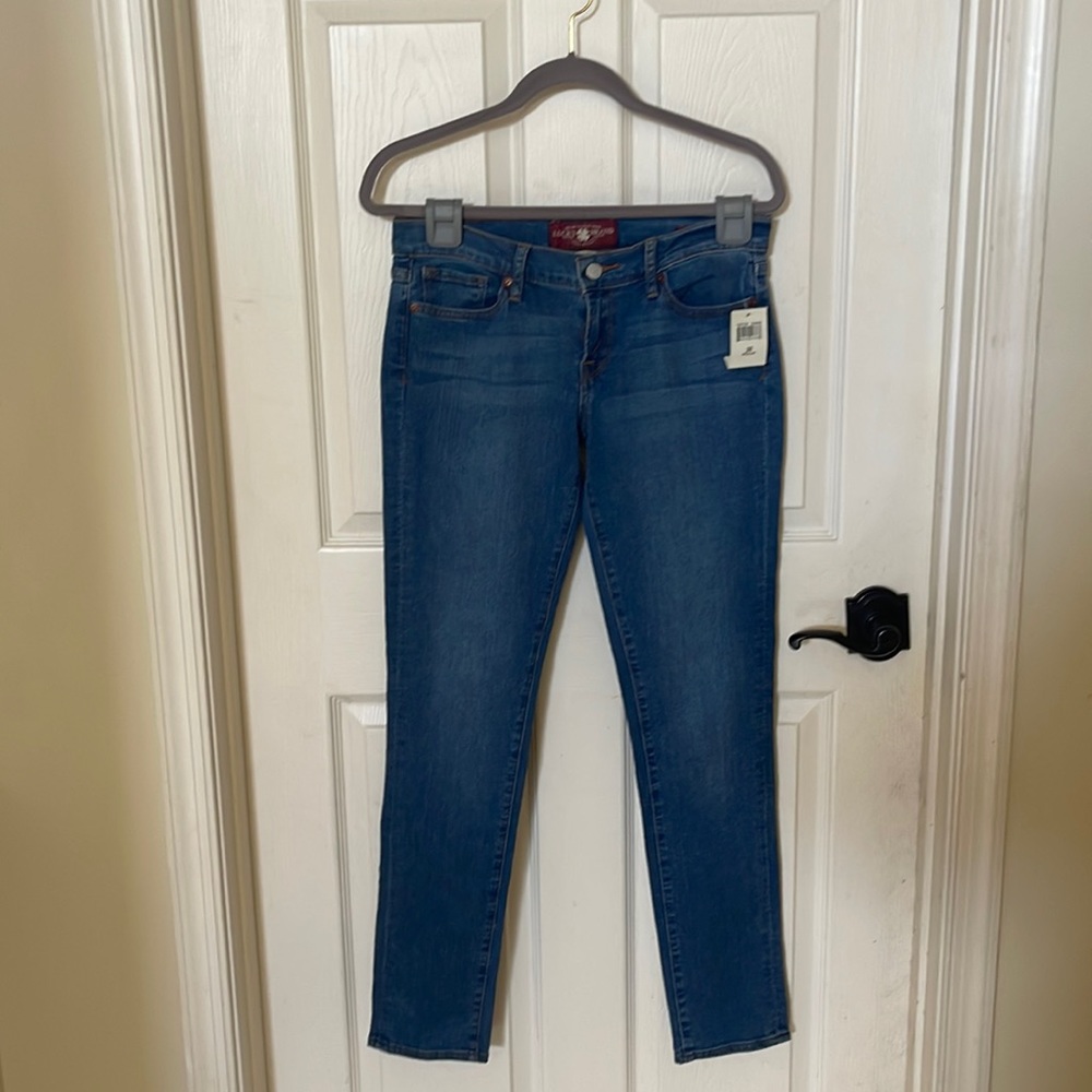 Lucky Brand Charlie skinny Jean size 6/28 medium wash